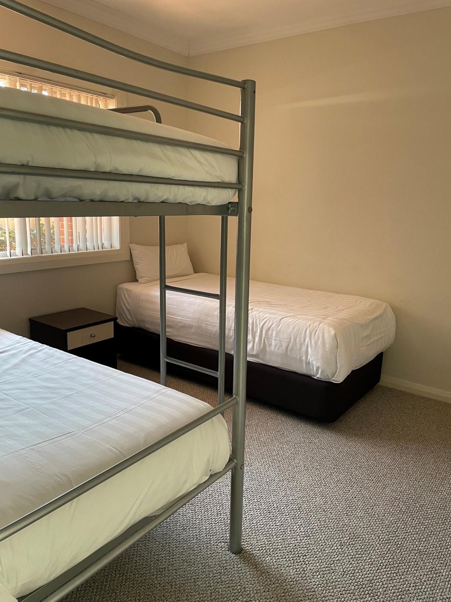The Charles Hotel Wagga Wagga Luaran gambar