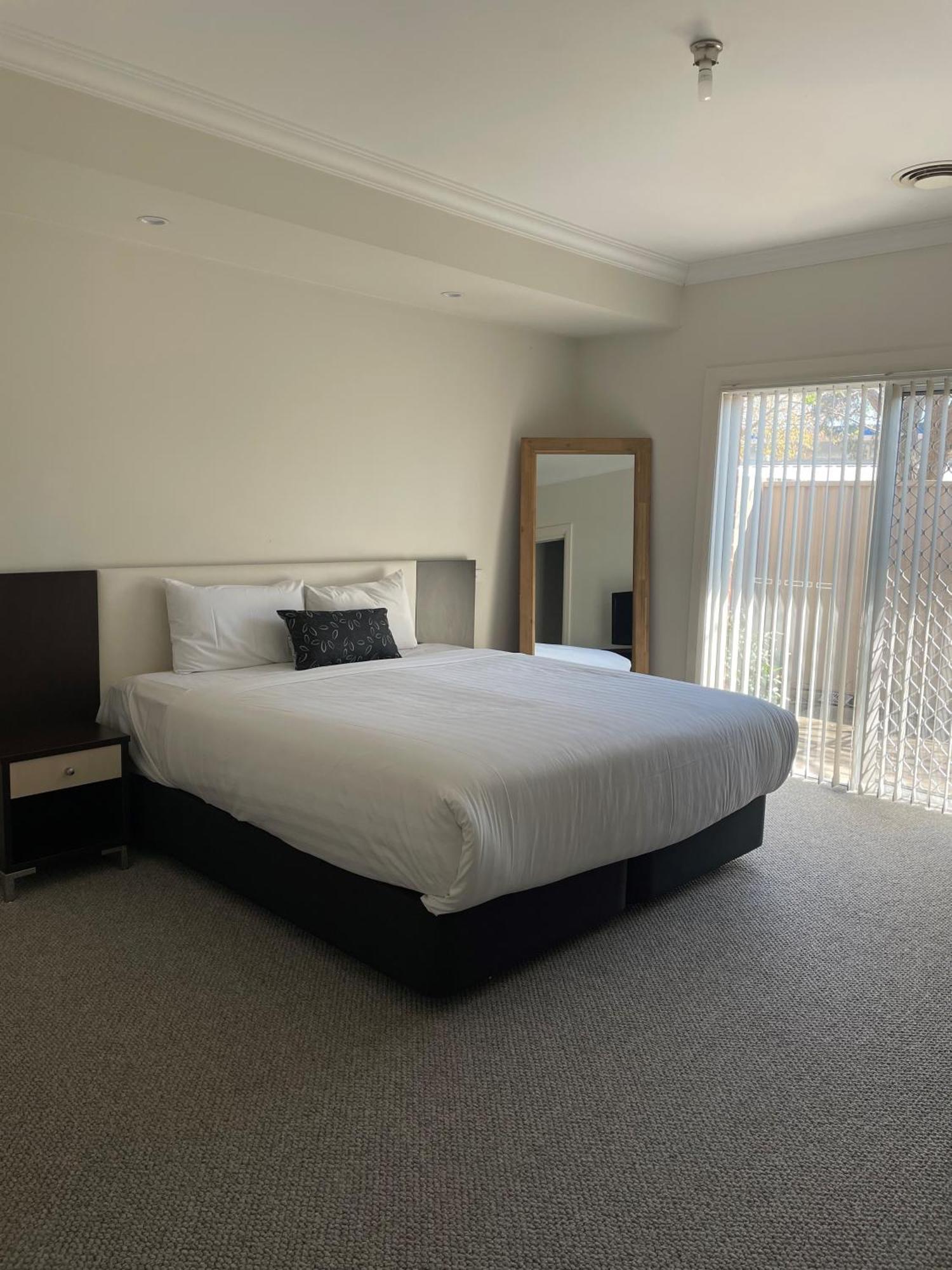 The Charles Hotel Wagga Wagga Luaran gambar
